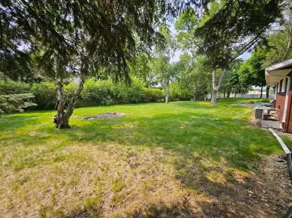 214 Carrow CIR, Marshall, MN 56258