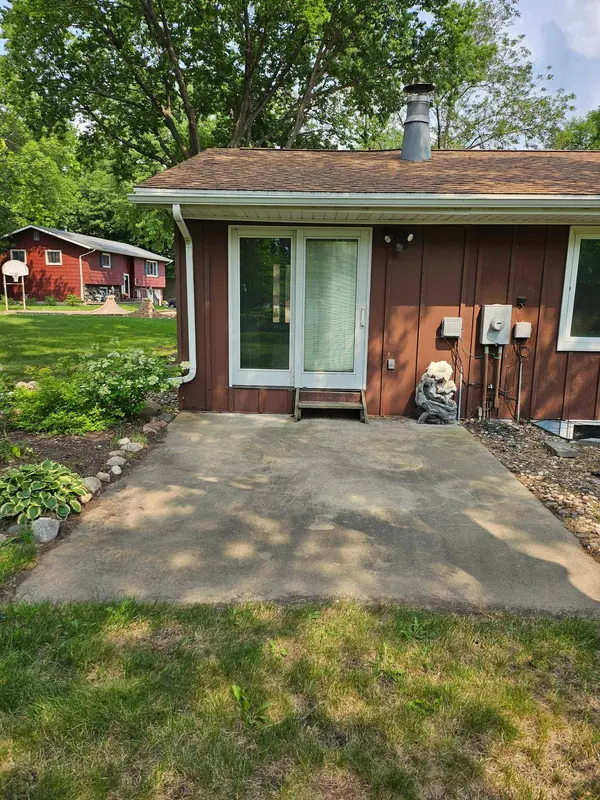 214 Carrow CIR, Marshall, MN 56258