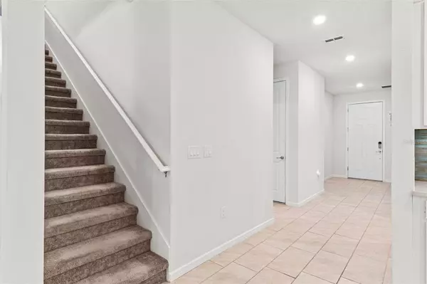 6248 BRADFORD WOODS DR, Zephyrhills, FL 33542