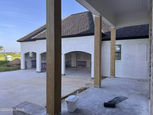 109 Trailing Oaks Drive, Youngsville, LA 70592