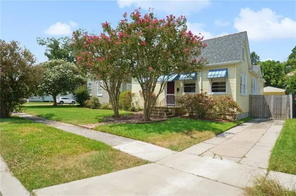 504 RIDGELAKE DR, Metairie, LA 70001