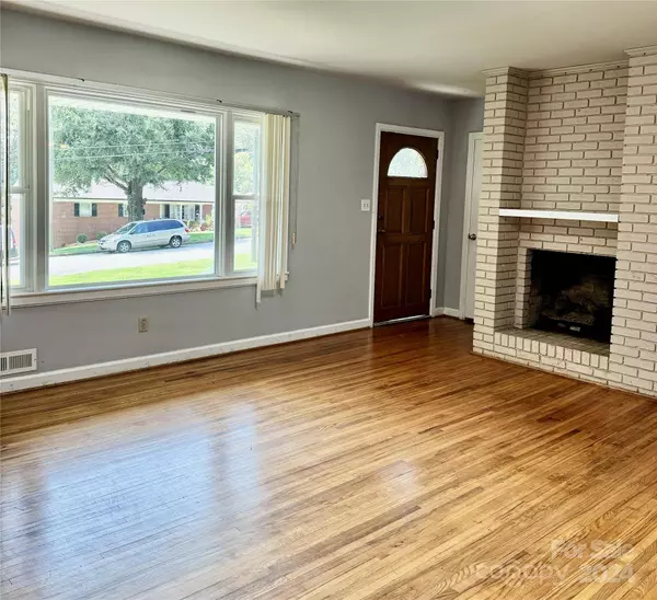 207 Stacy ST, Morganton, NC 28655