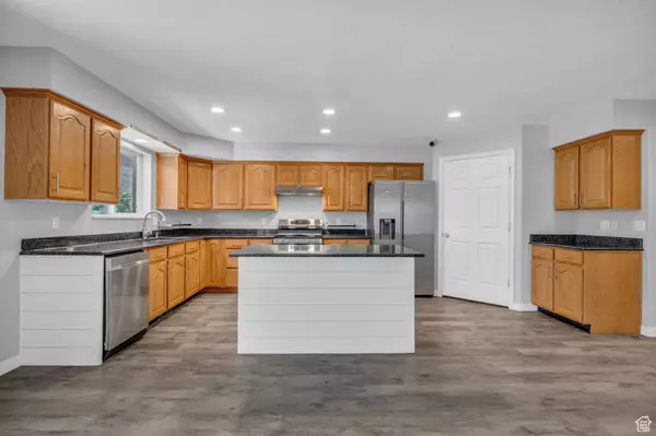 4373 LENNOX DR, South Jordan, UT 84095