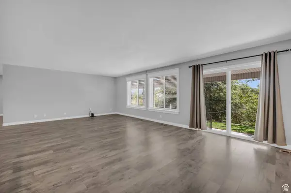 4373 LENNOX DR, South Jordan, UT 84095