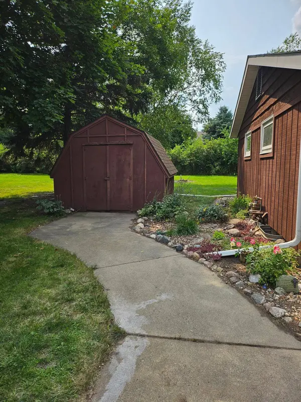 214 Carrow CIR, Marshall, MN 56258