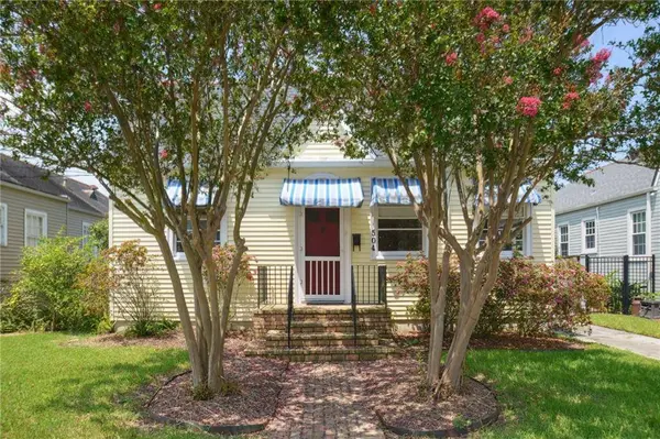 504 RIDGELAKE DR, Metairie, LA 70001