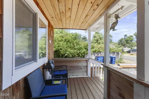 6521 SW Harbor AVE, Lincoln City, OR 97367