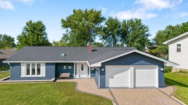 900 Heather Lane, Hoffman Estates, IL 60169