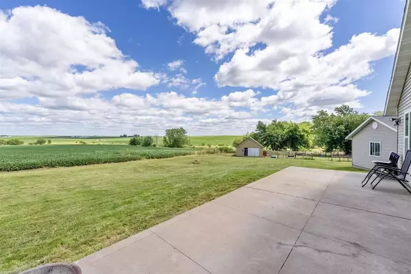 1053 67th St, Elberon, IA 52225