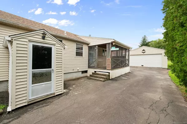 65 West Street, Windsor Locks, CT 06096