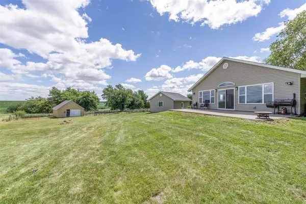 1053 67th St, Elberon, IA 52225