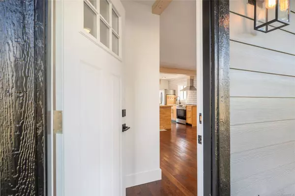 321 2nd Ave, Ladysmith, BC V9G 1B2