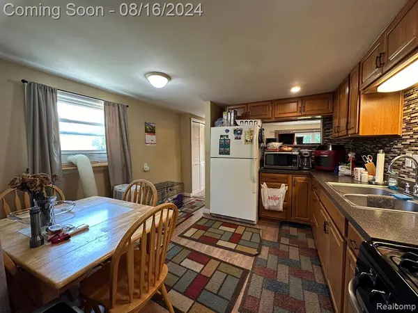 21845 HOLLY Street, Clinton Township, MI 48035