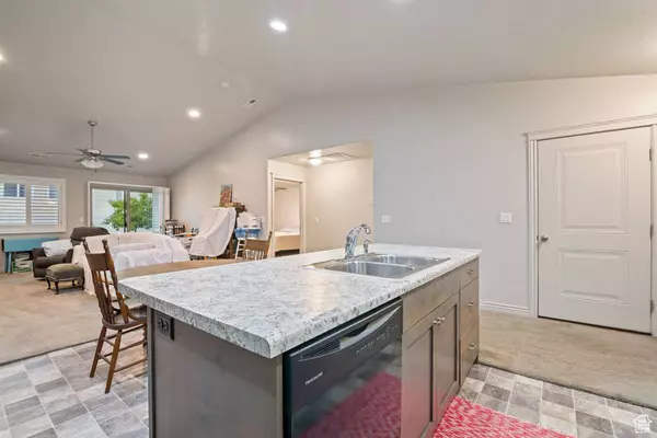 478 W HYDE PARK LN N, Kaysville, UT 84037