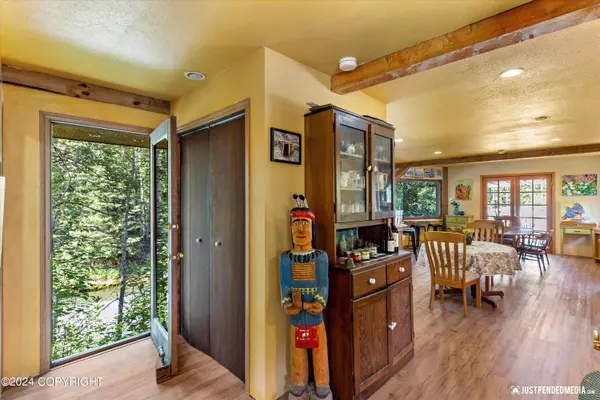 60995 Resurrection Creek RD, Hope, AK 99605