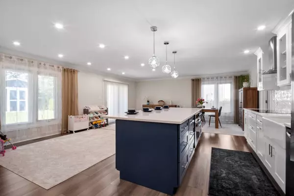 900 Heather Lane, Hoffman Estates, IL 60169