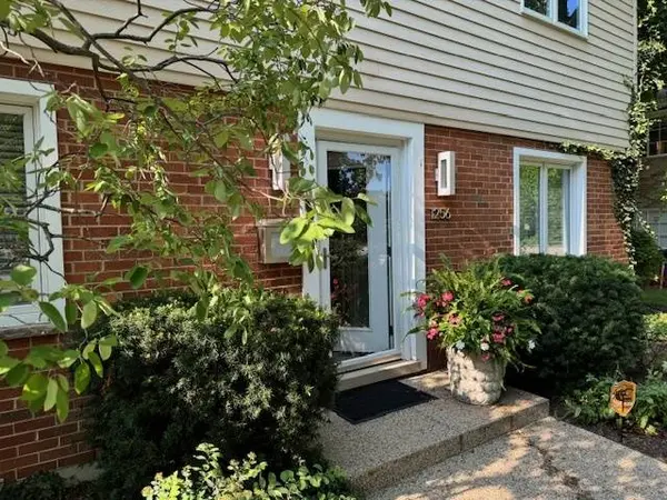 1256 Hackberry RD, Deerfield, IL 60015