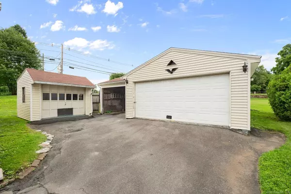 65 West Street, Windsor Locks, CT 06096