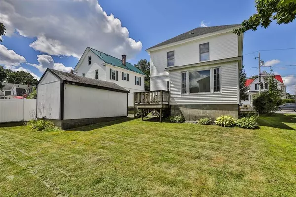38 Oakland St, Lowell, MA 01851