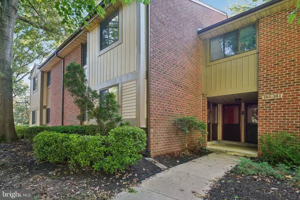 203-B CYPRESS POINT CIR, Mount Laurel, NJ 08054