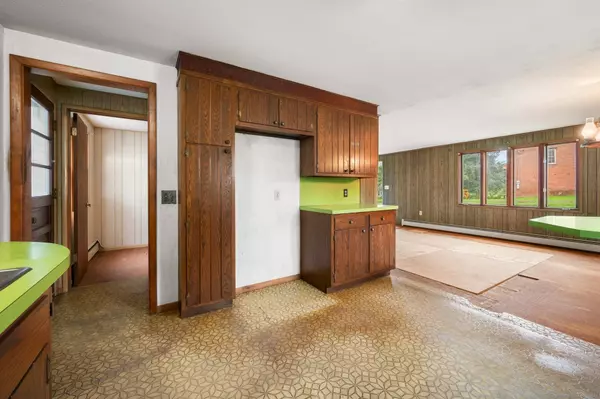 65 West Street, Windsor Locks, CT 06096