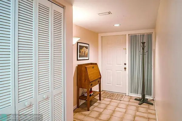 3450 Twin Lakes Ter  #203, Fort Pierce, FL 34951