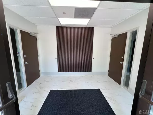 1 Ethel Road #101B, Edison, NJ 08817