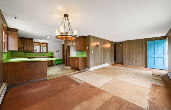 65 West Street, Windsor Locks, CT 06096