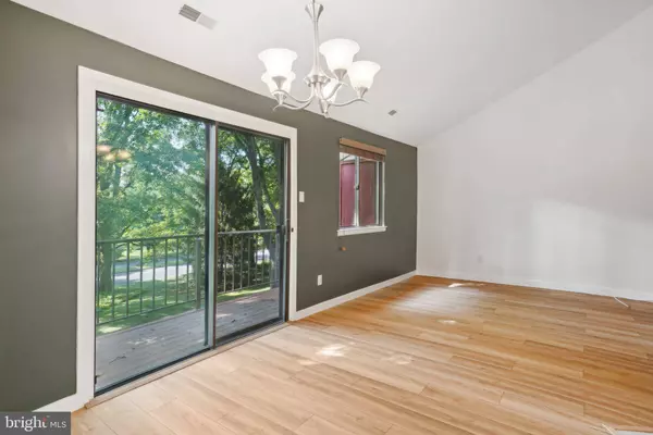 203-B CYPRESS POINT CIR, Mount Laurel, NJ 08054