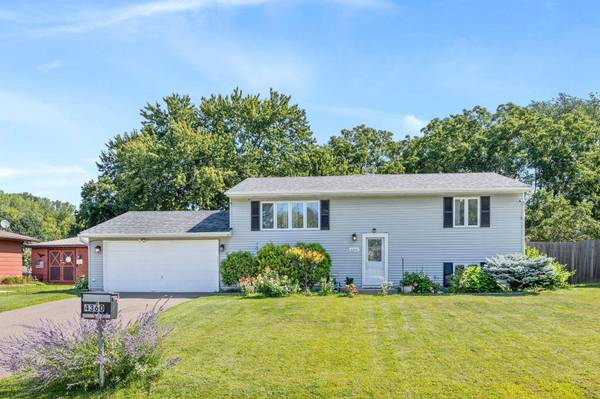 4360 Garden TRL, Eagan, MN 55123