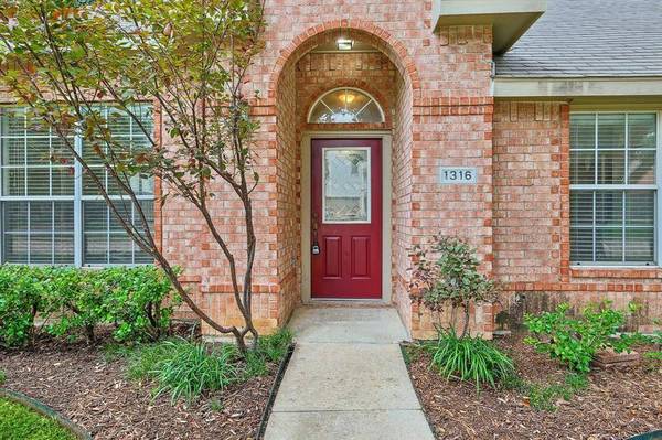 1316 Winnipeg Drive, Lewisville, TX 75077