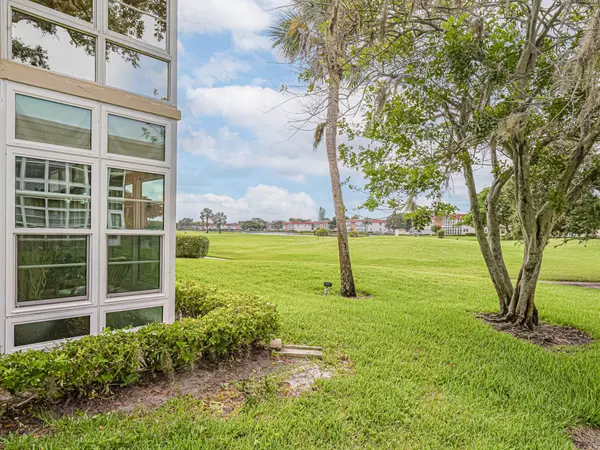 105 Spring Lake CT 101, Vero Beach, FL 32962