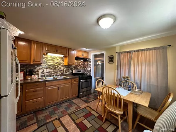 21845 HOLLY Street, Clinton Township, MI 48035