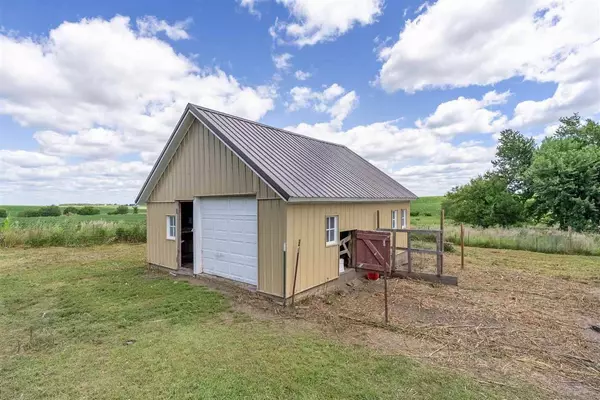 1053 67th St, Elberon, IA 52225