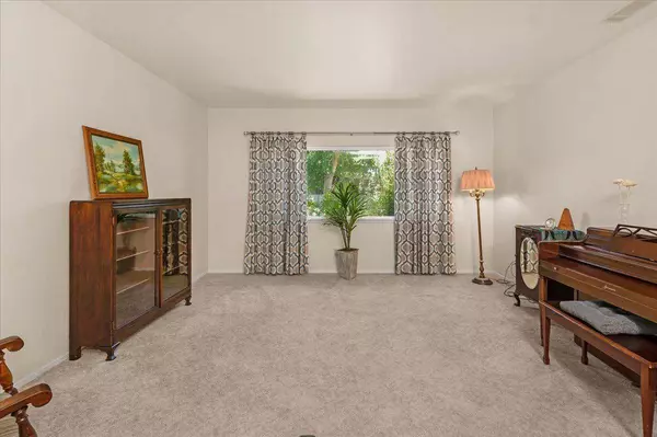 5628 N 9Th Street, Fresno, CA 93710