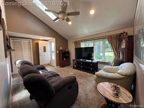 21845 HOLLY Street, Clinton Township, MI 48035