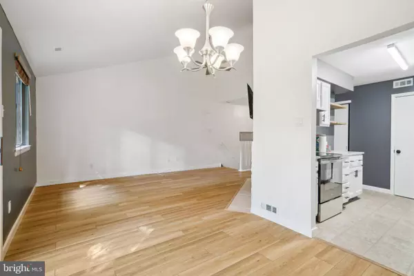 203-B CYPRESS POINT CIR, Mount Laurel, NJ 08054