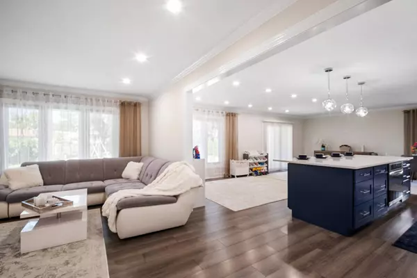 900 Heather Lane, Hoffman Estates, IL 60169