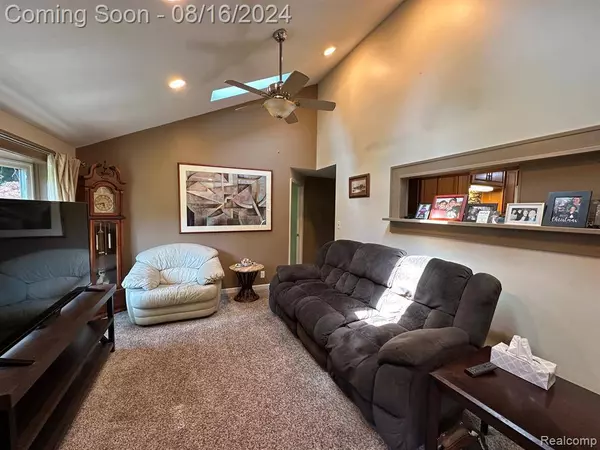 21845 HOLLY Street, Clinton Township, MI 48035