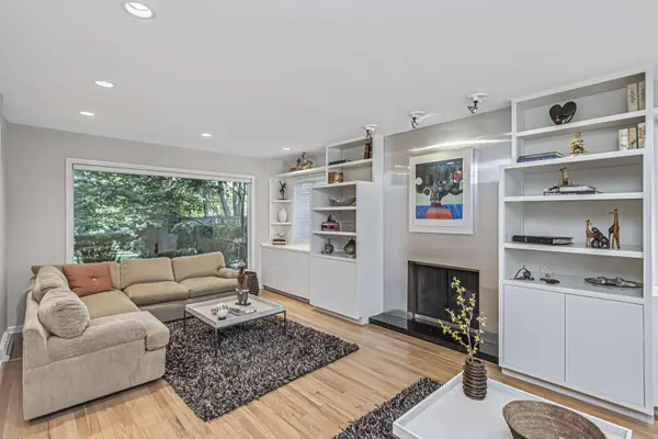 1256 Hackberry RD, Deerfield, IL 60015