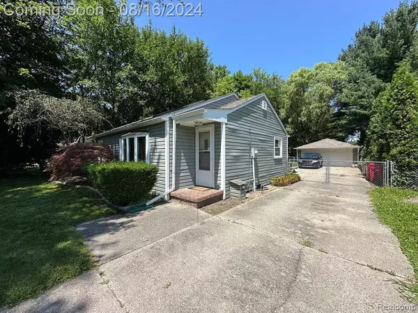 21845 HOLLY Street, Clinton Township, MI 48035