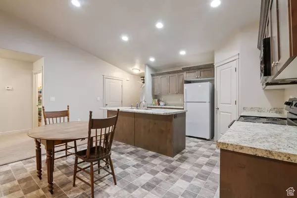 478 W HYDE PARK LN N, Kaysville, UT 84037