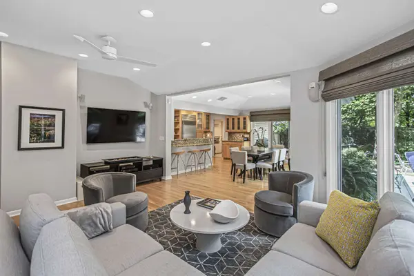 1256 Hackberry RD, Deerfield, IL 60015