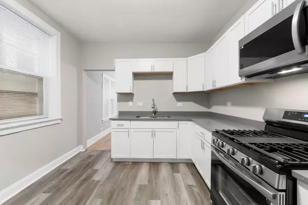 6435 N Leavitt Street, Chicago, IL 60645