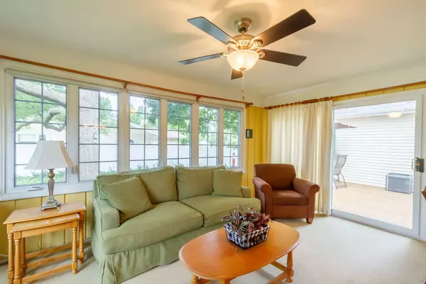 0N210 Robbins ST, Winfield, IL 60190