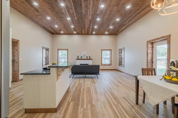 185 1st St, Monteagle, TN 37356