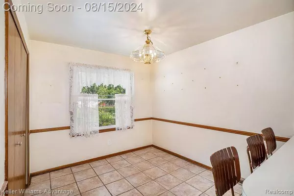 23776 Gill Road, Farmington, MI 48335