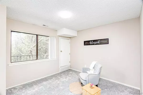 26653 W CARNEGIE PARK Drive, Southfield, MI 48034