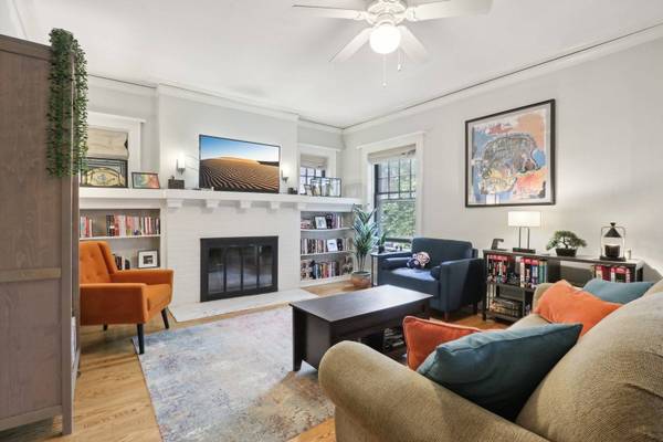 921 W Agatite AVE #1, Chicago, IL 60640