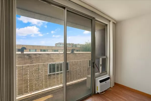 415 Wesley Avenue #44, Oak Park, IL 60302